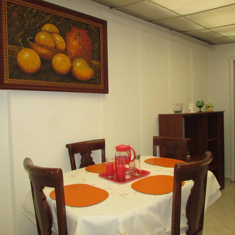 Casa De Huespedes Shalom Victoria Hostal Bogotá Exterior foto