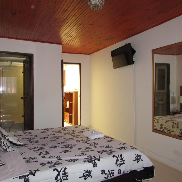 Casa De Huespedes Shalom Victoria Hostal Bogotá Exterior foto