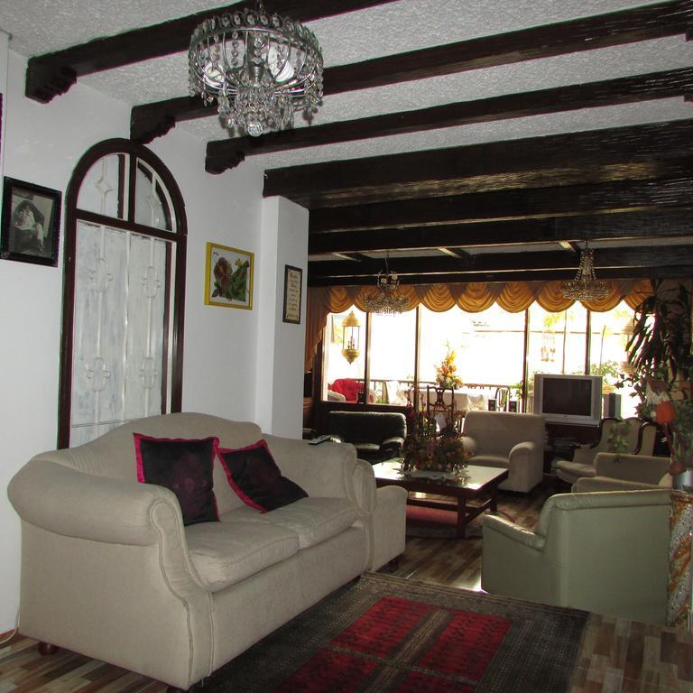 Casa De Huespedes Shalom Victoria Hostal Bogotá Exterior foto