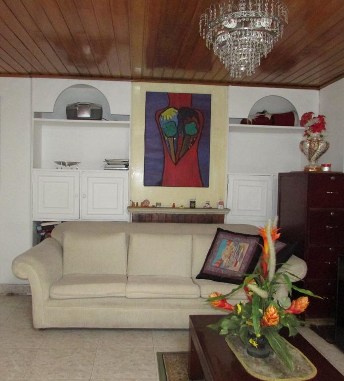 Casa De Huespedes Shalom Victoria Hostal Bogotá Exterior foto